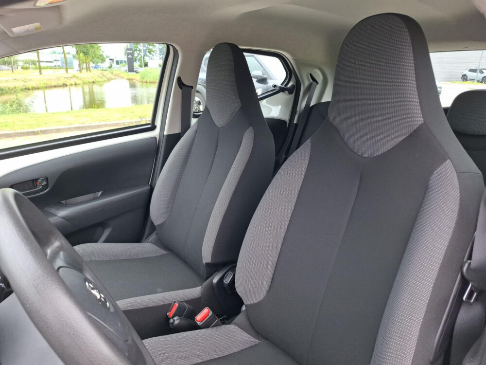 Toyota Aygo 1.0 VVT-i x | hill hold | cruise control |