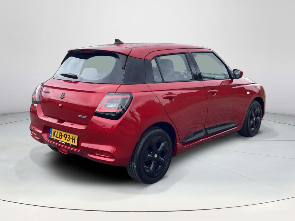 Suzuki Swift 1.2 Comfort Smart Hybrid | Demo direct leverbaar | Achteruitrijcamera | Dodehoek assistent | Adaptieve cruise |