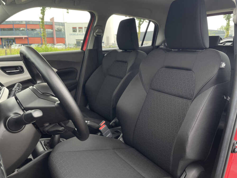 Suzuki Swift 1.2 Comfort Smart Hybrid | Demo direct leverbaar | Achteruitrijcamera | Dodehoek assistent | Adaptieve cruise |