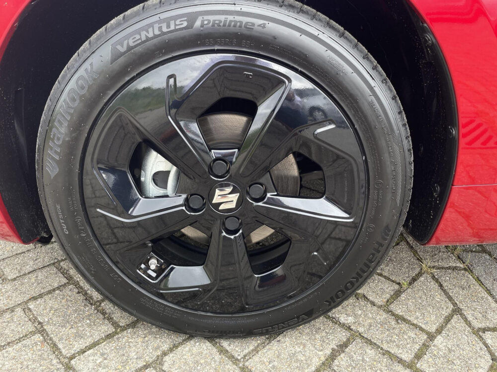 Suzuki Swift 1.2 Comfort Smart Hybrid | Demo direct leverbaar | Achteruitrijcamera | Dodehoek assistent | Adaptieve cruise |