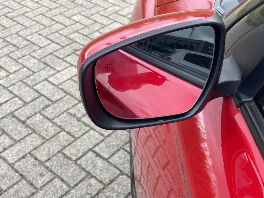 Suzuki Swift 1.2 Comfort Smart Hybrid | Demo direct leverbaar | Achteruitrijcamera | Dodehoek assistent | Adaptieve cruise |