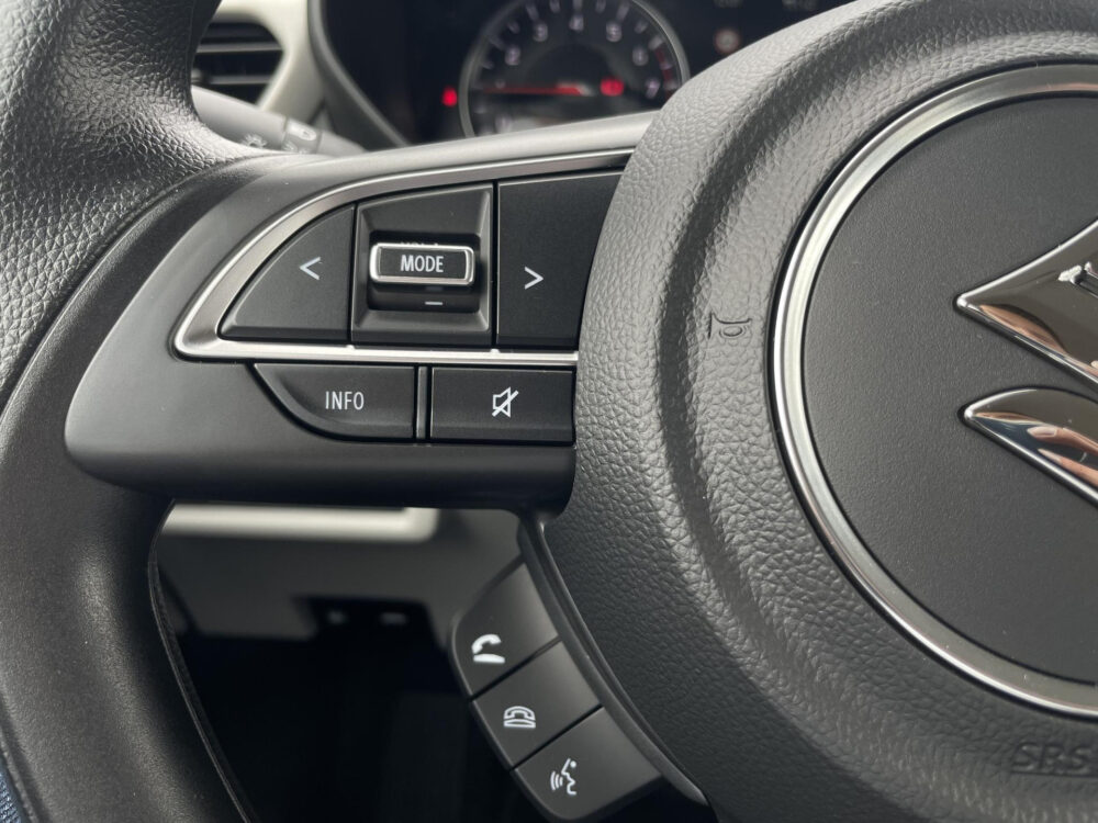 Suzuki Swift 1.2 Comfort Smart Hybrid | Demo direct leverbaar | Achteruitrijcamera | Dodehoek assistent | Adaptieve cruise |