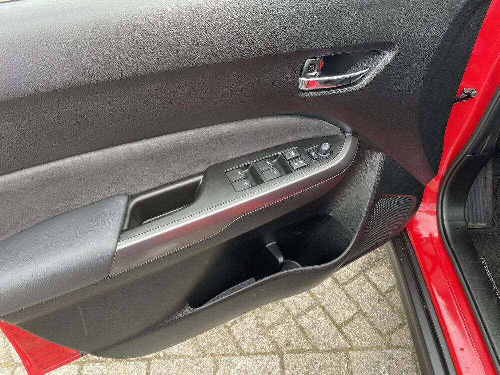 Suzuki Vitara 1.5 Hybrid Style | Stoelverwarming | Panodak | Keyless | Dodehoek detectie |
