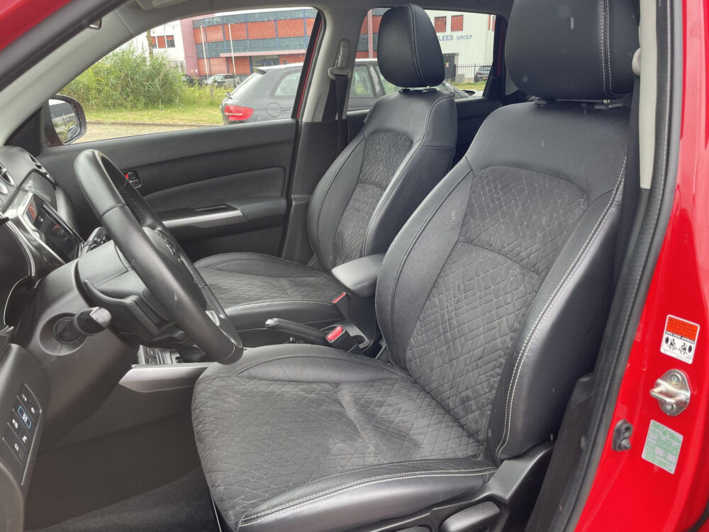Suzuki Vitara 1.5 Hybrid Style | Stoelverwarming | Panodak | Keyless | Dodehoek detectie |