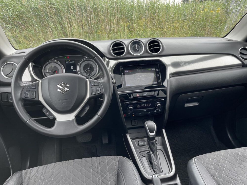 Suzuki Vitara 1.5 Hybrid Style | Stoelverwarming | Panodak | Keyless | Dodehoek detectie |