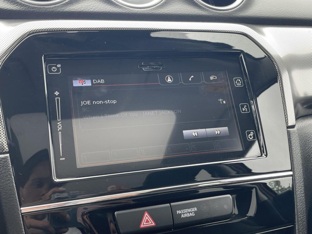 Suzuki Vitara 1.5 Hybrid Style | Stoelverwarming | Panodak | Keyless | Dodehoek detectie |