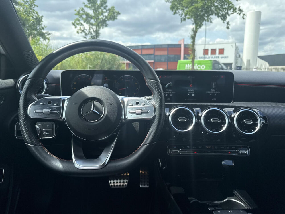 Mercedes-Benz A-klasse 200 Business Solution AMG Night Upgrade | MBUX Groot | Camera | Cruise |