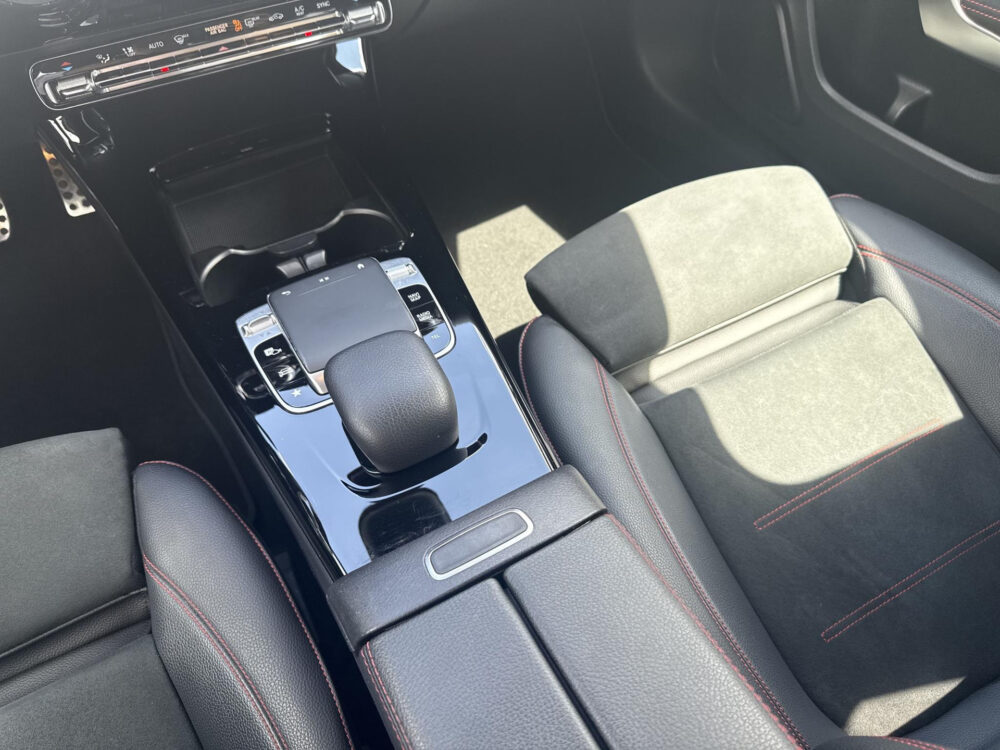 Mercedes-Benz A-klasse 200 Business Solution AMG Night Upgrade | MBUX Groot | Camera | Cruise |