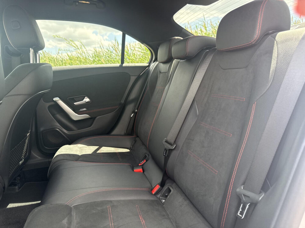 Mercedes-Benz A-klasse 200 Business Solution AMG Night Upgrade | MBUX Groot | Camera | Cruise |