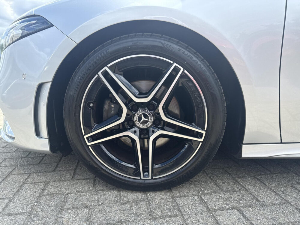Mercedes-Benz A-klasse 200 Business Solution AMG Night Upgrade | MBUX Groot | Camera | Cruise |