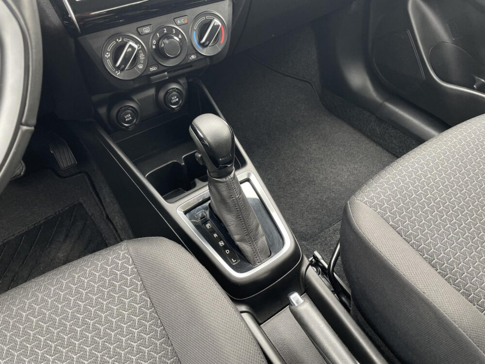 Suzuki Swift 1.2 Select Smart Hybrid | Stoelverwaming | Automaat | Navigatie | Camera |