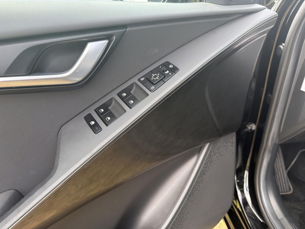 Kia Niro EV DynamicLine 64.8 kWh Navi | Licht metaal | 15.692 km !!!