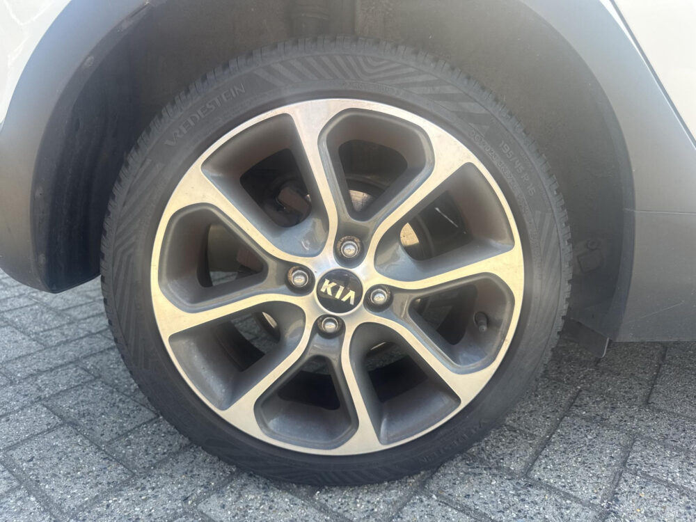 Kia Picanto 1.0 T-GDI X-Line Fabrieksgarantie Navigatie Stoelverwarming Camera AllSeason banden