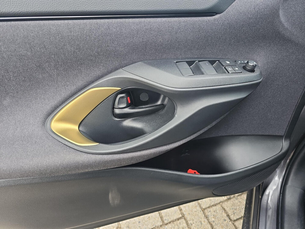 Toyota Yaris Cross 1.5 Hybrid Explore Eerste eigenaar | Trekhaak | Dealeronderhouden | Navigatie
