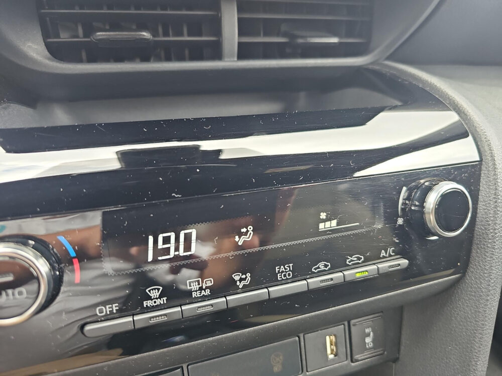 Toyota Yaris Cross 1.5 Hybrid Explore Eerste eigenaar | Trekhaak | Dealeronderhouden | Navigatie