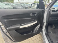 Suzuki Swift 1.2 Select Navigatie / Camera / Lichtmetalen velgen / TwoTone Lak / Stoelverwarming !