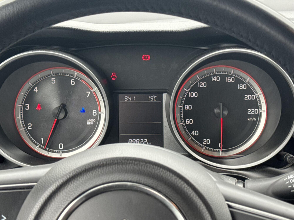 Suzuki Swift 1.2 Select Navigatie / Camera / Lichtmetalen velgen / TwoTone Lak / Stoelverwarming !