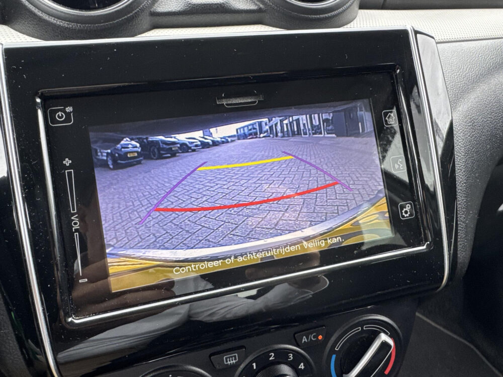 Suzuki Swift 1.2 Select Navigatie / Camera / Lichtmetalen velgen / TwoTone Lak / Stoelverwarming !