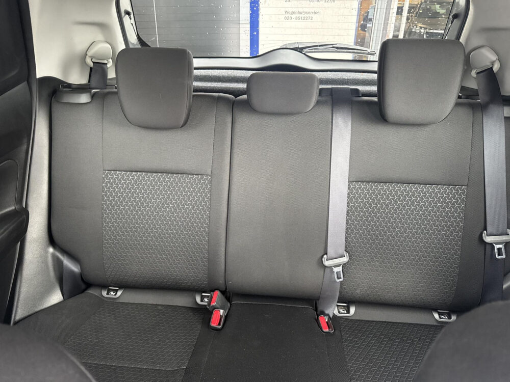 Suzuki Swift 1.2 Select Navigatie / Camera / Lichtmetalen velgen / TwoTone Lak / Stoelverwarming !