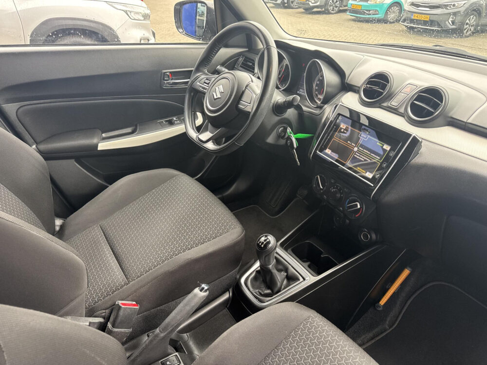 Suzuki Swift 1.2 Select Navigatie / Camera / Lichtmetalen velgen / TwoTone Lak / Stoelverwarming !