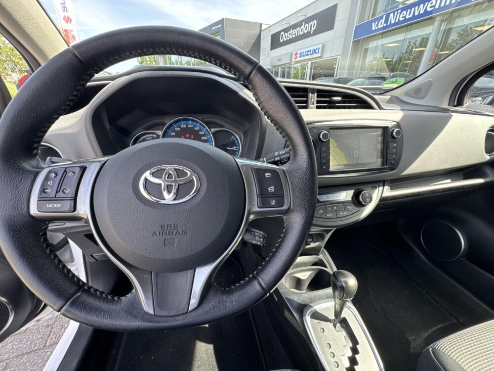 Toyota Yaris 1.5 Hybrid Trend Hybrid  Automaat Trekhaak Allweather Navigatie ECC Airco Cruise Control