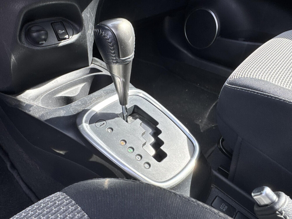 Toyota Yaris 1.5 Hybrid Trend Hybrid  Automaat Trekhaak Allweather Navigatie ECC Airco Cruise Control