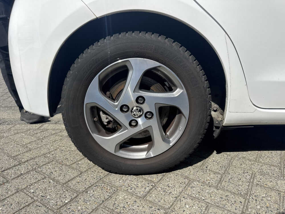 Toyota Yaris 1.5 Hybrid Trend Hybrid  Automaat Trekhaak Allweather Navigatie ECC Airco Cruise Control
