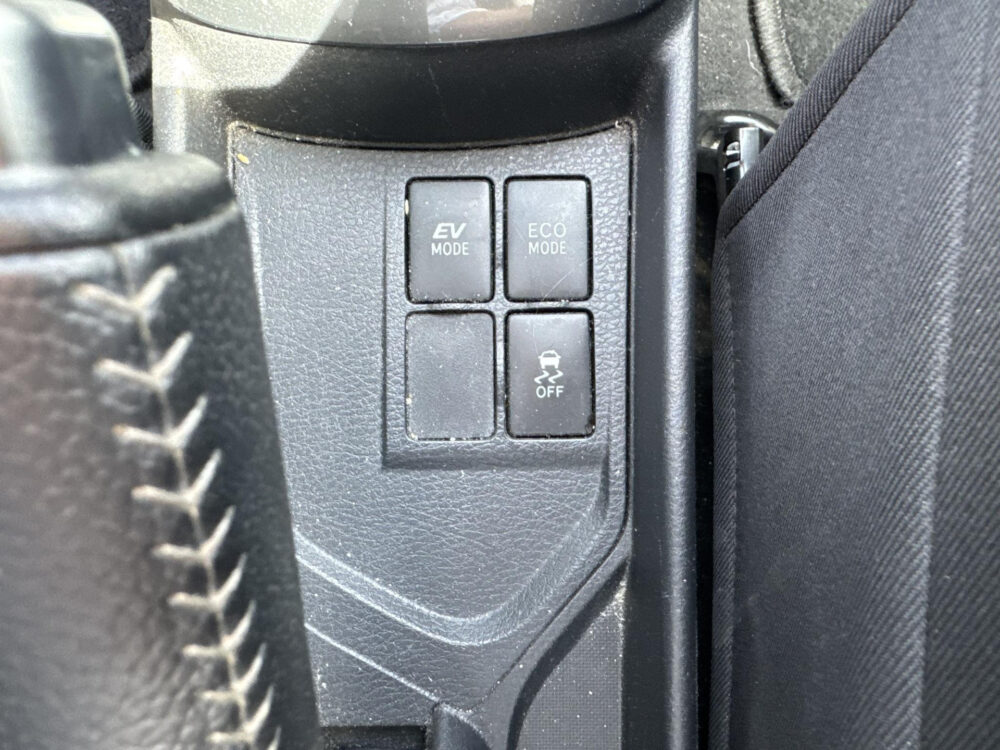 Toyota Yaris 1.5 Hybrid Trend Hybrid  Automaat Trekhaak Allweather Navigatie ECC Airco Cruise Control