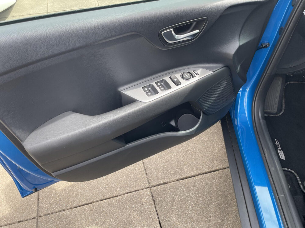 56135680-kia-stonic-1-0-t-gdi-mhev-gt-line-carplay-camera-climate-2025
