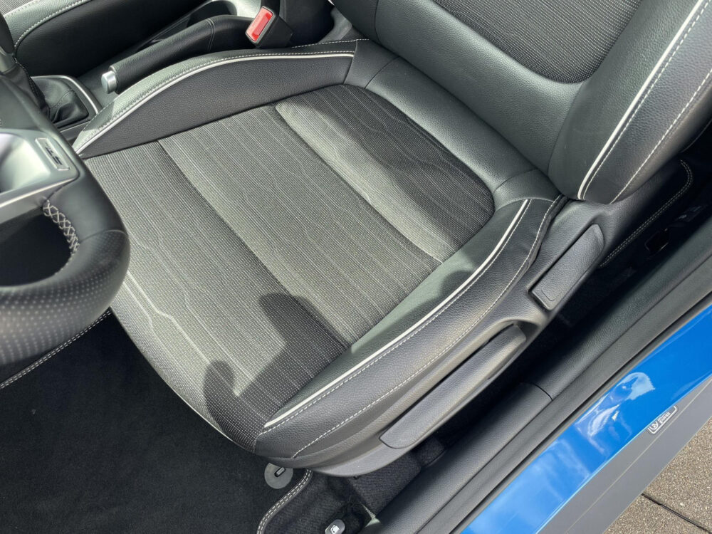 56135680-kia-stonic-1-0-t-gdi-mhev-gt-line-carplay-camera-climate-2025