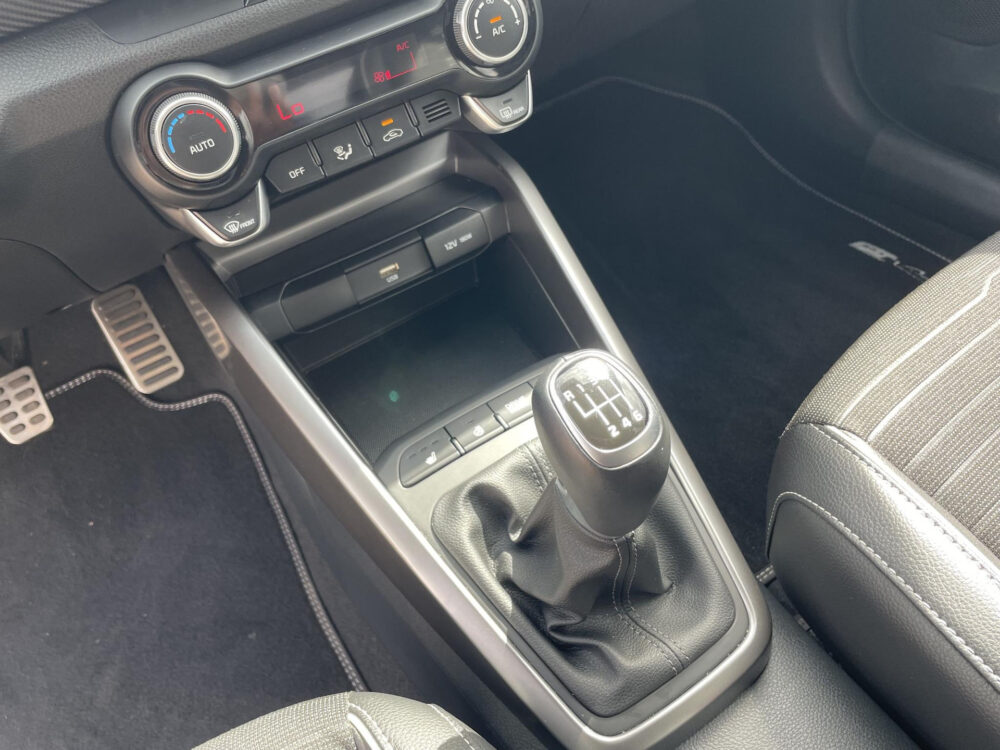 56135680-kia-stonic-1-0-t-gdi-mhev-gt-line-carplay-camera-climate-2025
