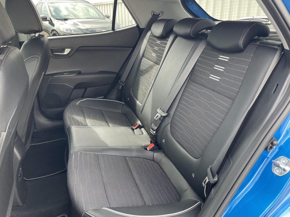 56135680-kia-stonic-1-0-t-gdi-mhev-gt-line-carplay-camera-climate-2025