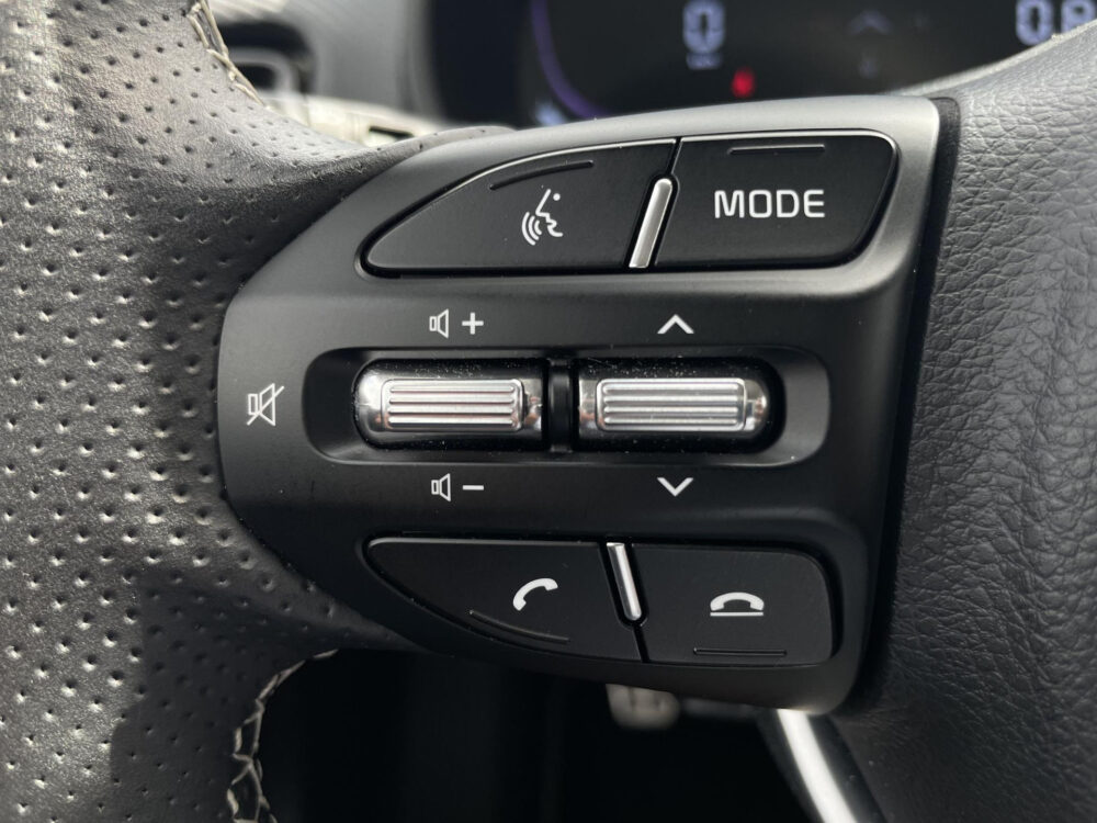 56135680-kia-stonic-1-0-t-gdi-mhev-gt-line-carplay-camera-climate-2025