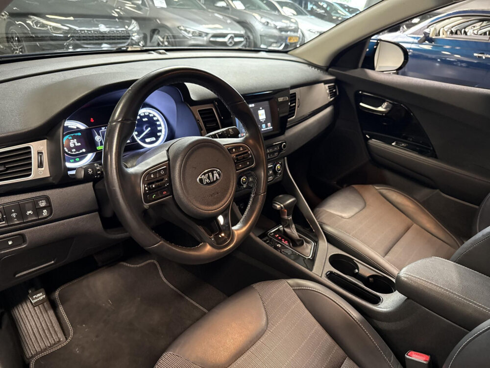 56212570-kia-niro-1-6-gdi-hybrid-dynamicline-navi-all-seasonbanden-trekhaak-2018