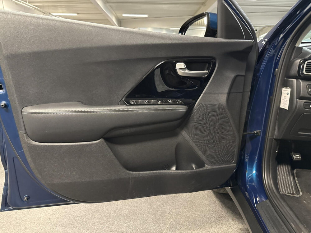 56212570-kia-niro-1-6-gdi-hybrid-dynamicline-navi-all-seasonbanden-trekhaak-2018