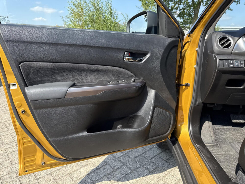 56223524-suzuki-vitara-1-5-hybrid-style-automaat-pano-carplay-navi-2022