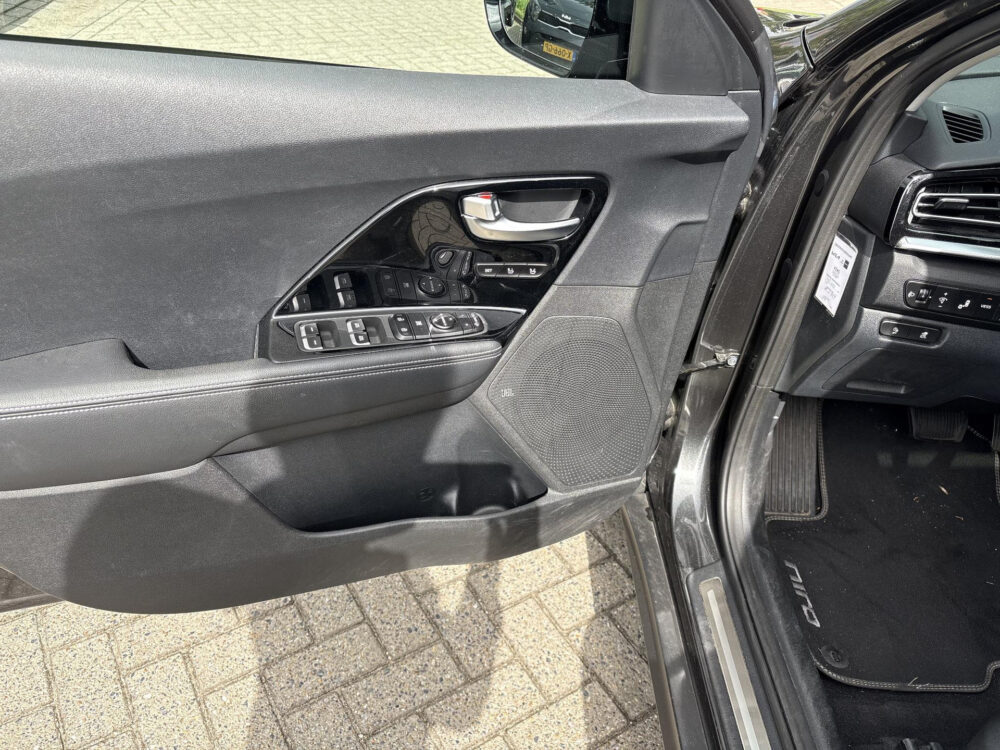 56327011-kia-e-niro-executiveline-64-kwh-1e-eigenaar-trekhaak-2021
