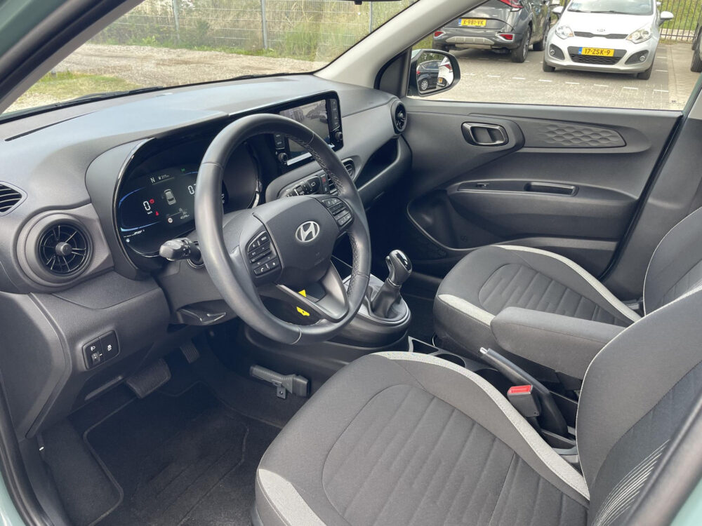 56356565-hyundai-i10-1-0-comfort-smart-5-zits-navigatie-achteruitrijcamera-1e-eigenaar-2023