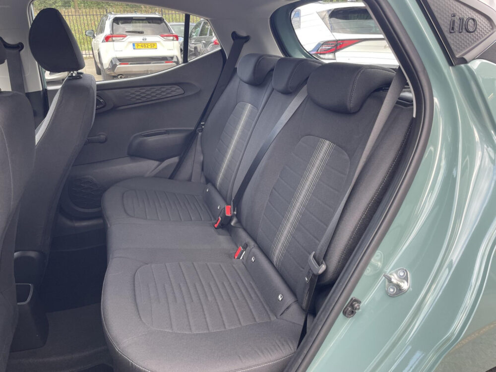 56356565-hyundai-i10-1-0-comfort-smart-5-zits-navigatie-achteruitrijcamera-1e-eigenaar-2023