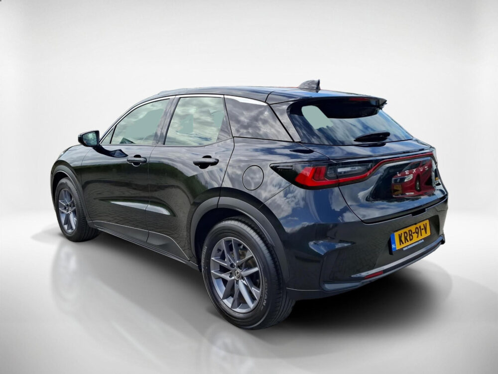 56699755-lexus-lbx-1-5-business-line-2wd-carplay-cruise-adpt-camera-2024