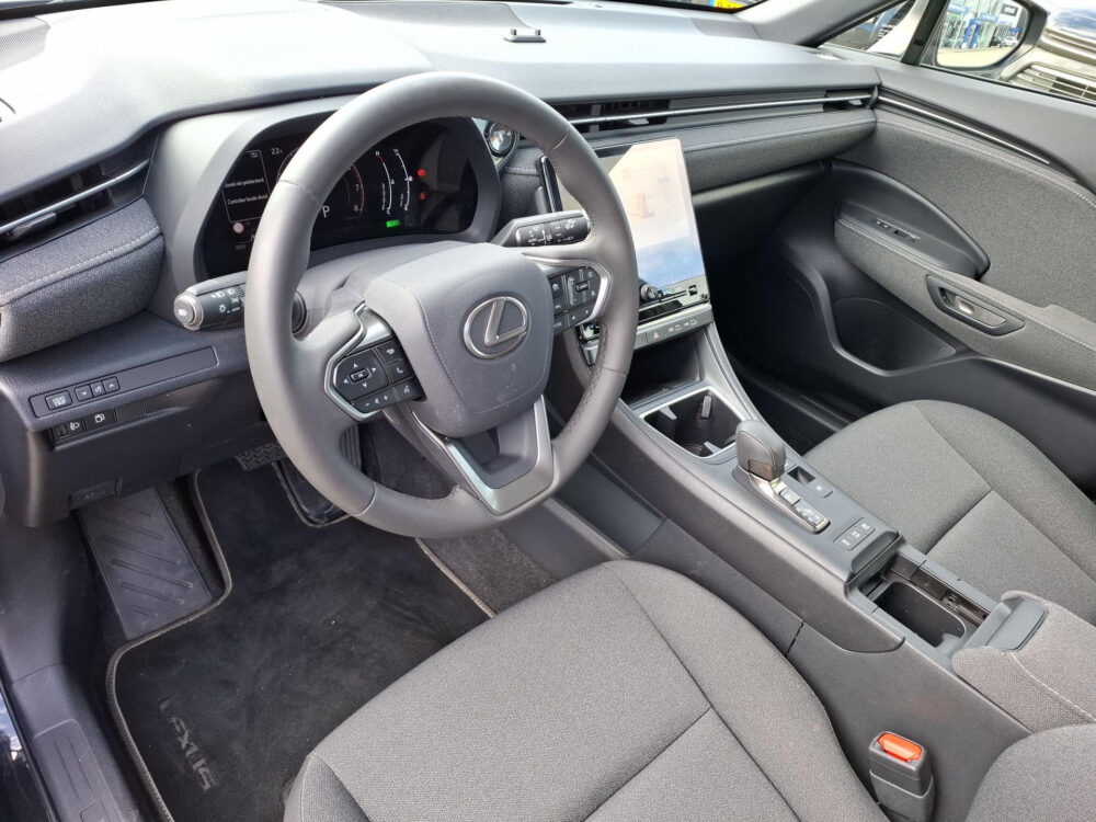 56699755-lexus-lbx-1-5-business-line-2wd-carplay-cruise-adpt-camera-2024
