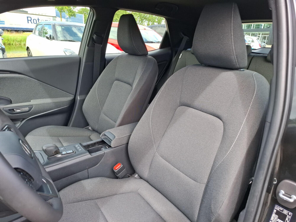 56699755-lexus-lbx-1-5-business-line-2wd-carplay-cruise-adpt-camera-2024