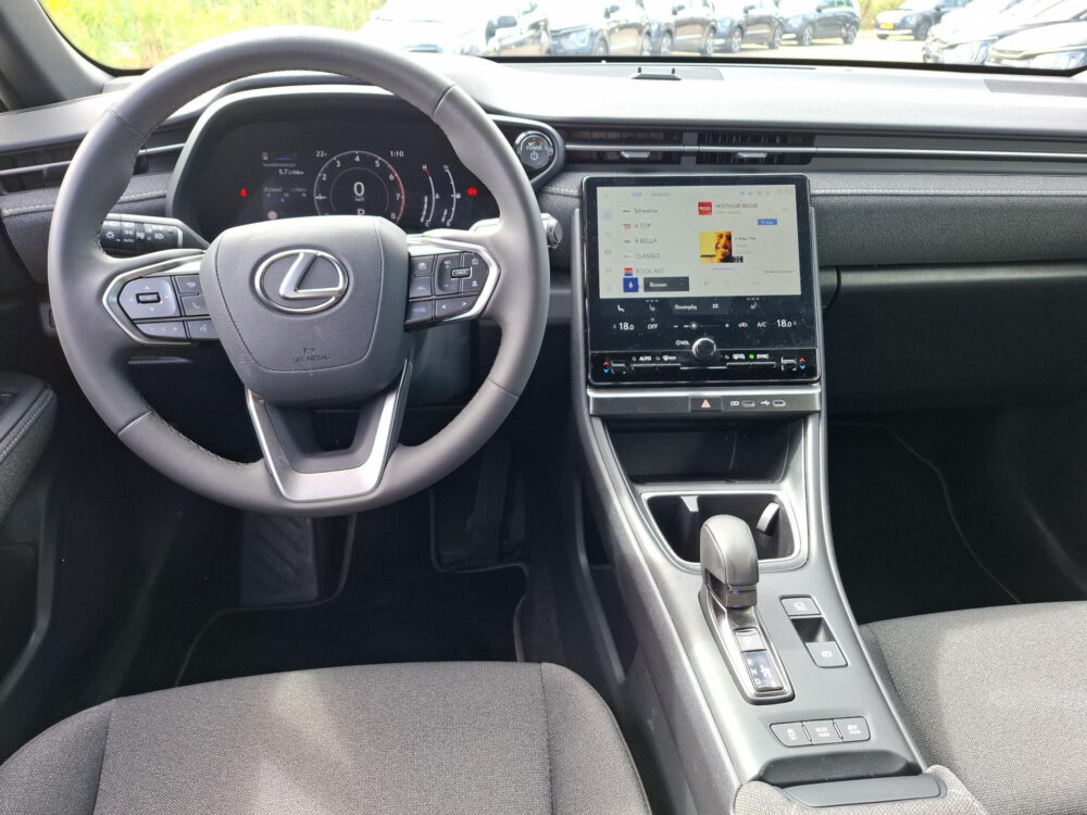 56699755-lexus-lbx-1-5-business-line-2wd-carplay-cruise-adpt-camera-2024