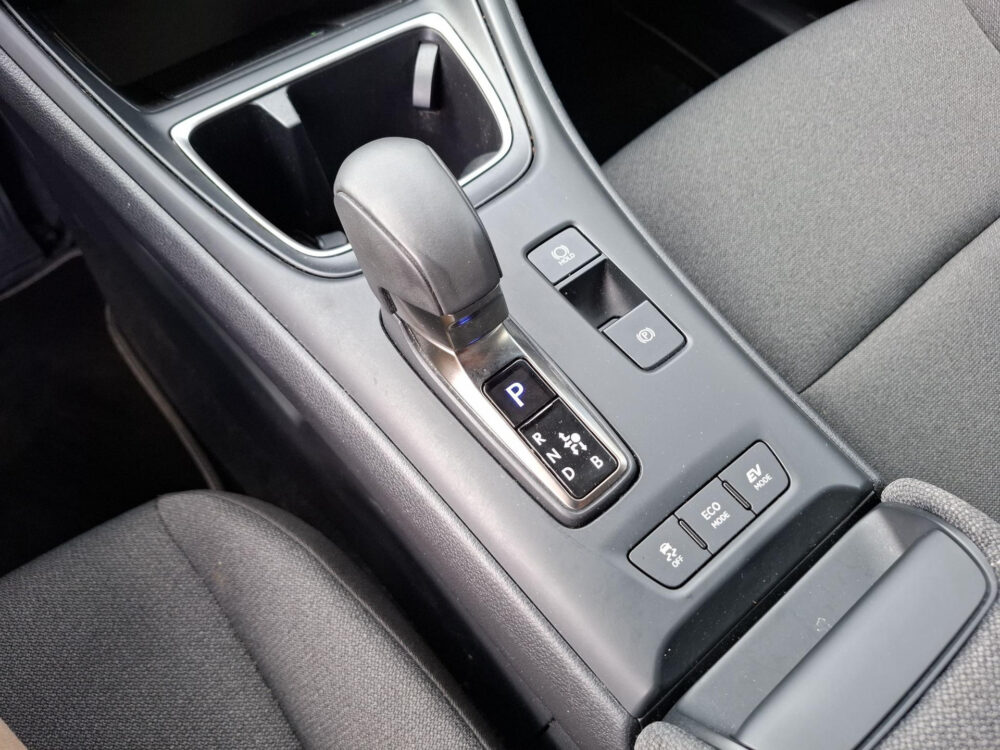 56699755-lexus-lbx-1-5-business-line-2wd-carplay-cruise-adpt-camera-2024