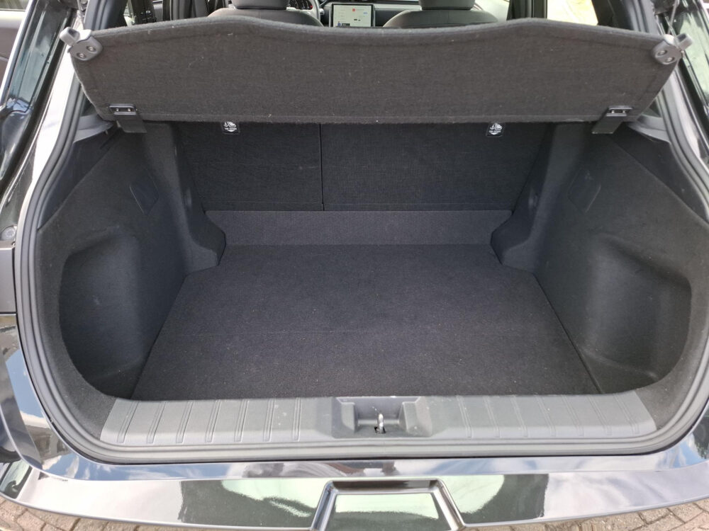 56699755-lexus-lbx-1-5-business-line-2wd-carplay-cruise-adpt-camera-2024