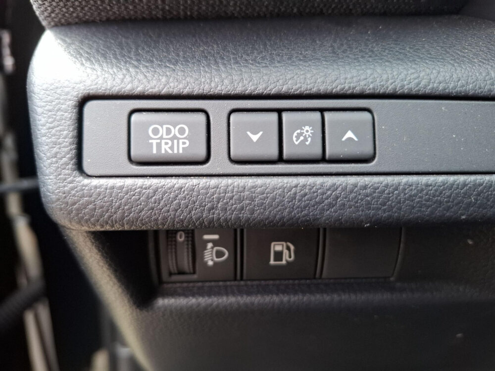 56699755-lexus-lbx-1-5-business-line-2wd-carplay-cruise-adpt-camera-2024