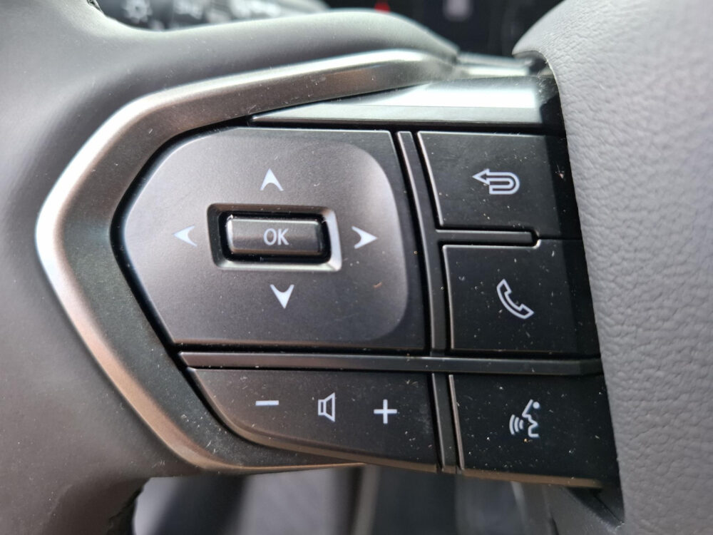 56699755-lexus-lbx-1-5-business-line-2wd-carplay-cruise-adpt-camera-2024
