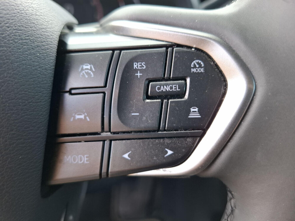 56699755-lexus-lbx-1-5-business-line-2wd-carplay-cruise-adpt-camera-2024