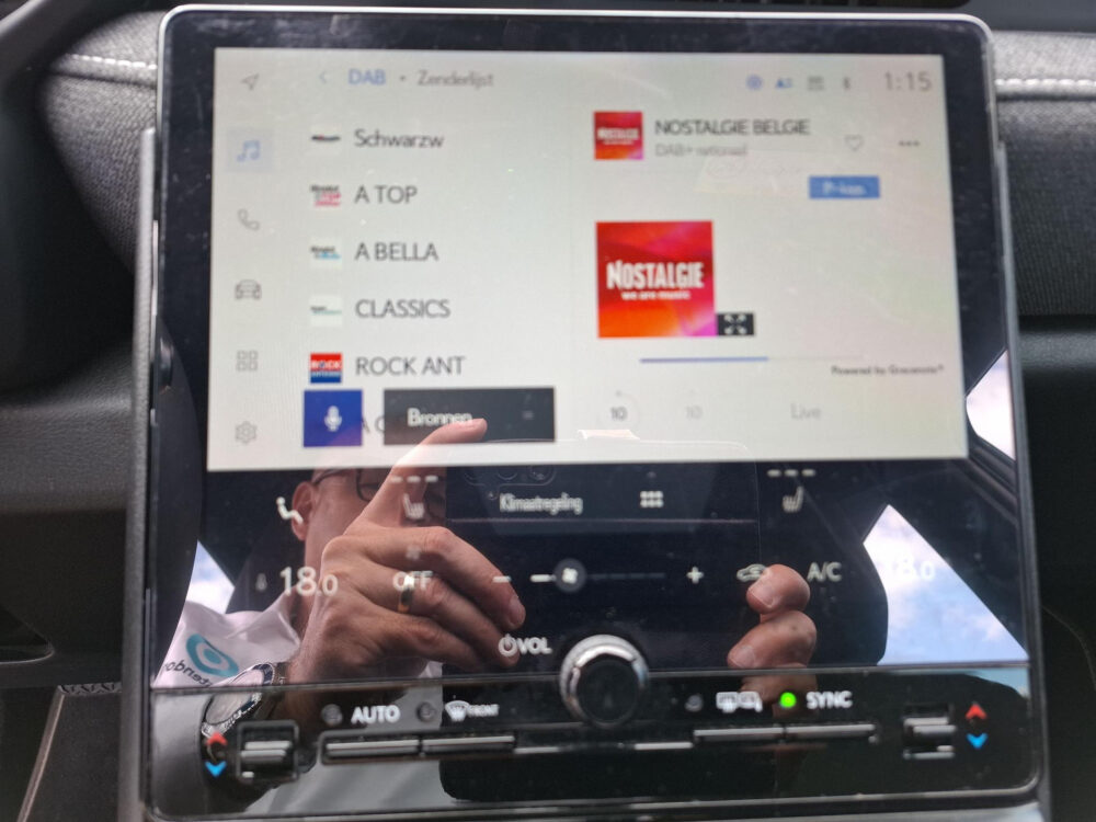 56699755-lexus-lbx-1-5-business-line-2wd-carplay-cruise-adpt-camera-2024