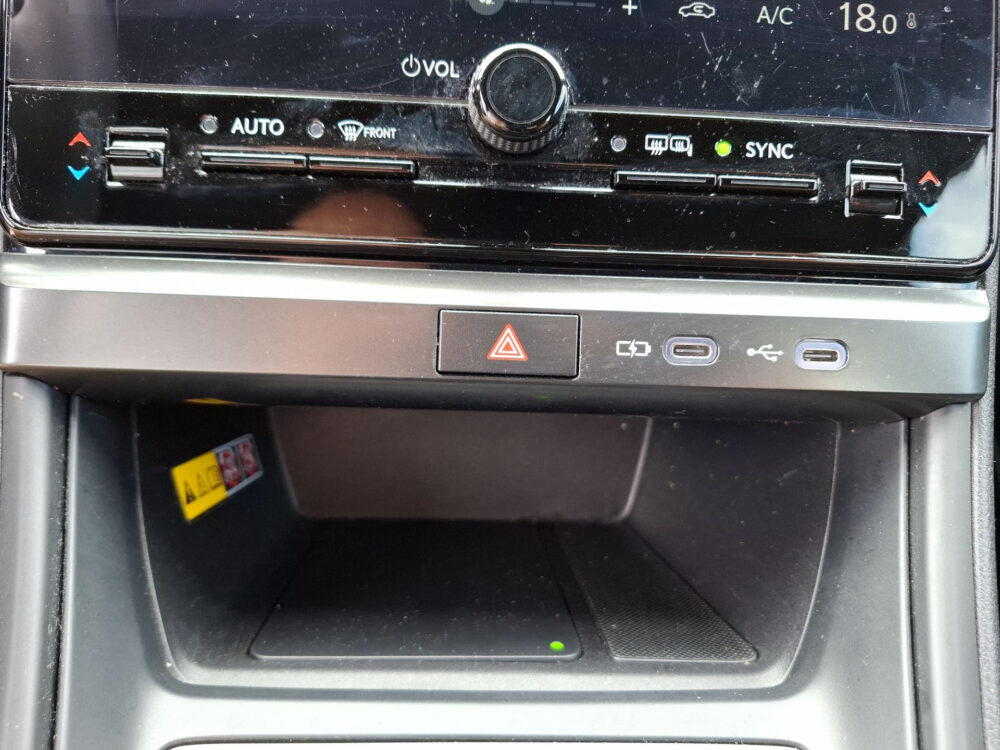 56699755-lexus-lbx-1-5-business-line-2wd-carplay-cruise-adpt-camera-2024